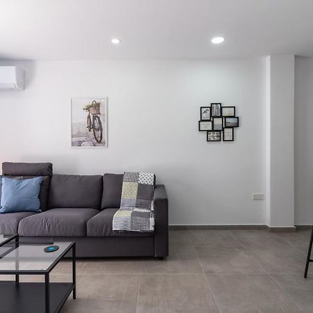 Odyssey - Captivating 2-Bedroom Retreat In Larnaca Extérieur photo
