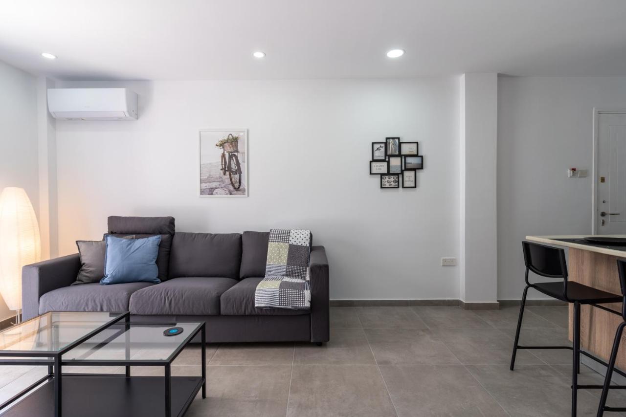 Odyssey - Captivating 2-Bedroom Retreat In Larnaca Extérieur photo