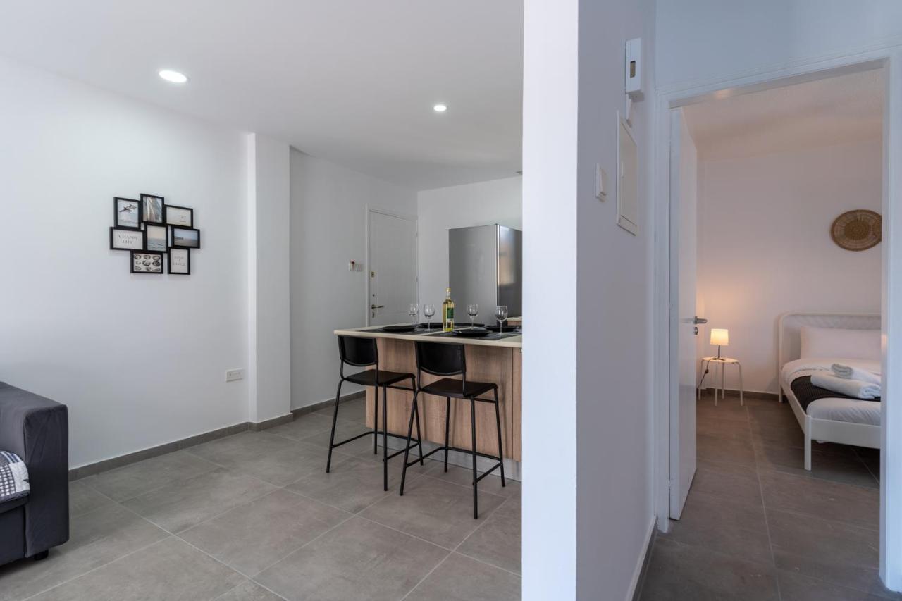 Odyssey - Captivating 2-Bedroom Retreat In Larnaca Extérieur photo