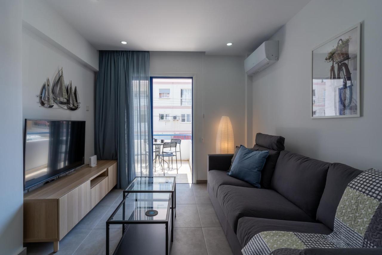 Odyssey - Captivating 2-Bedroom Retreat In Larnaca Extérieur photo
