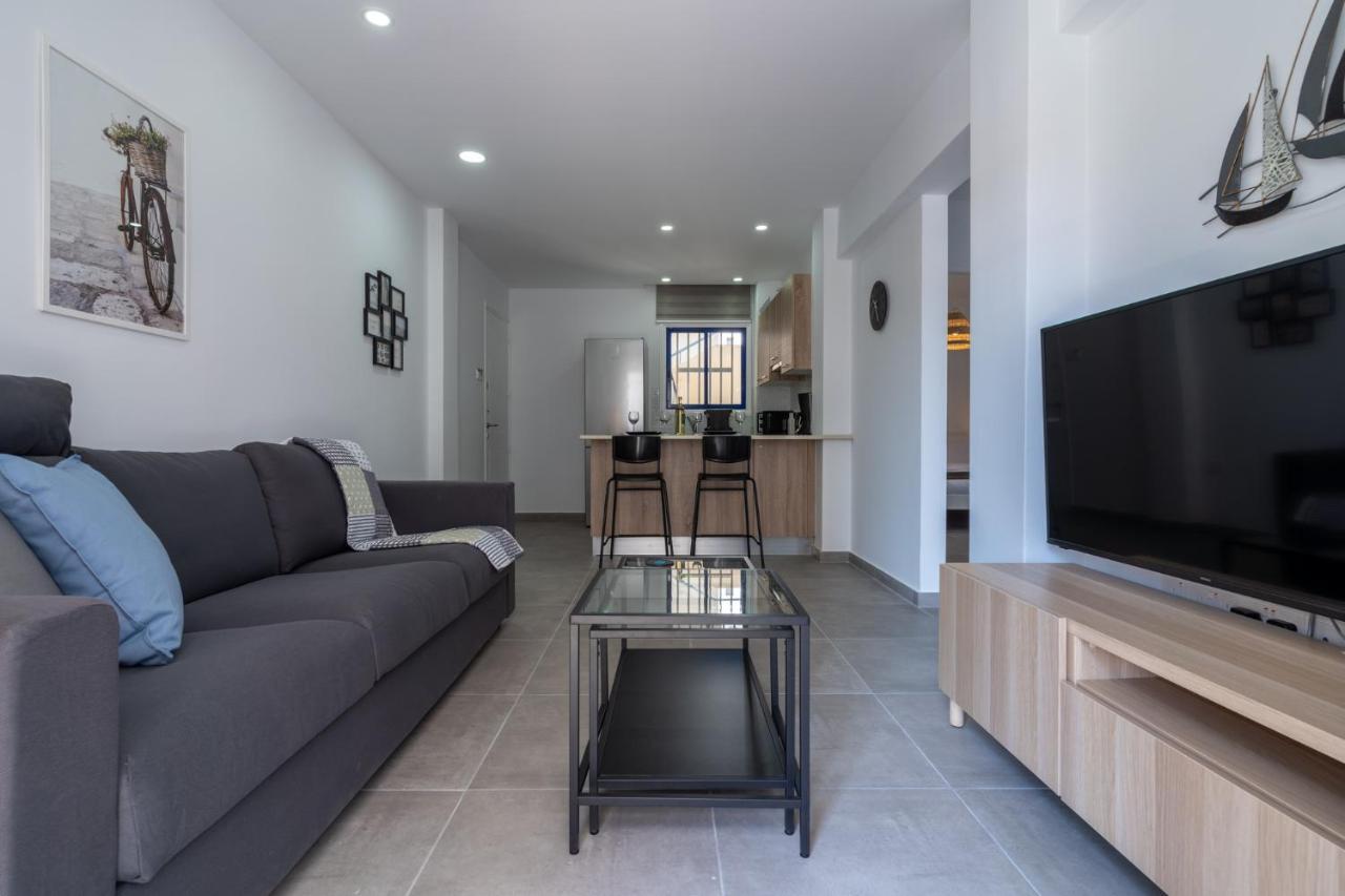 Odyssey - Captivating 2-Bedroom Retreat In Larnaca Extérieur photo